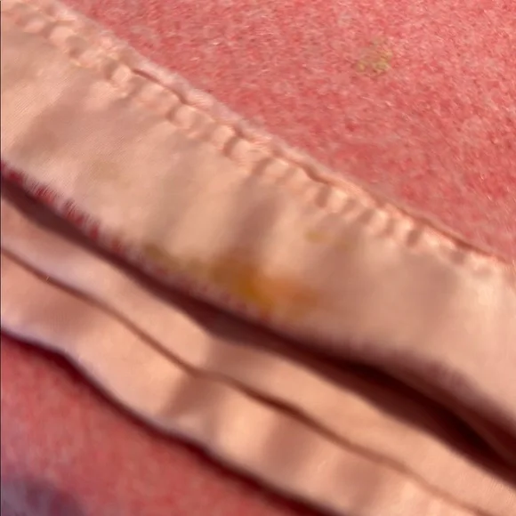 Pink Wool Blanket - Picture 5 of 6